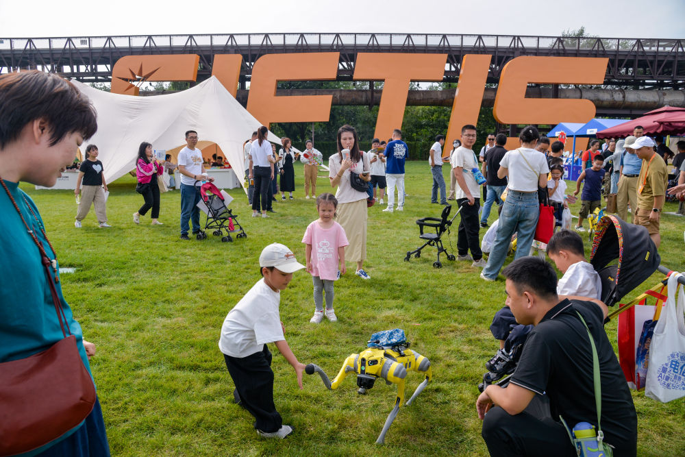 港澳献上迎春贺岁文旅盛宴：传统年俗韵味足创新科技添姿彩(图1)