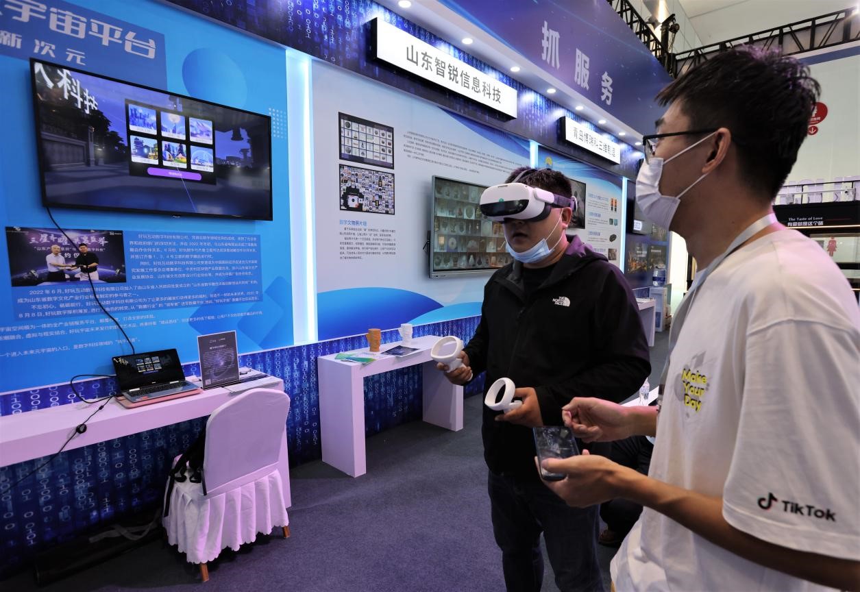 深圳春节文旅消费热潮:银发族暖冬康养与科技年味交融(图1)